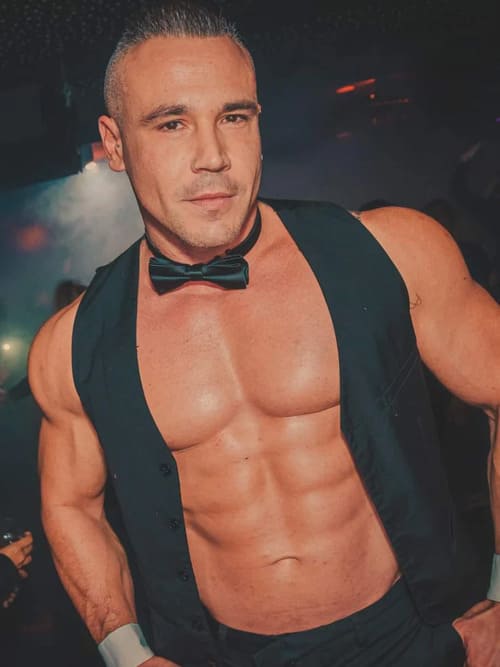 Stripteaseur à domicile Paris