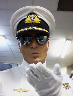 Stripteaseur capitaine normand